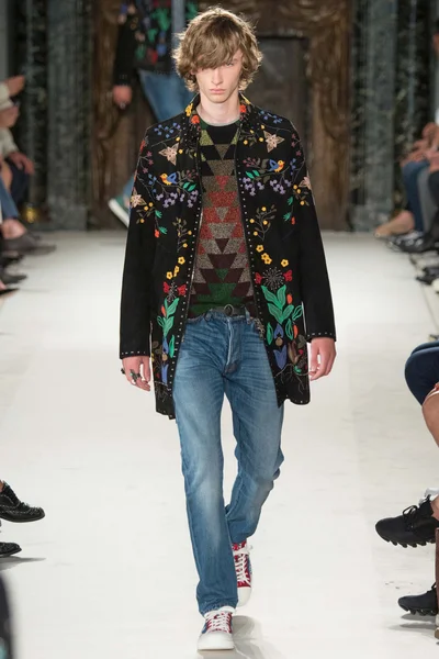 Look 46